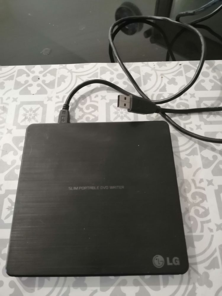 LECTEUR CD DE MARQUE LG ULTRA PLAT 20 Cr�mieu (38)