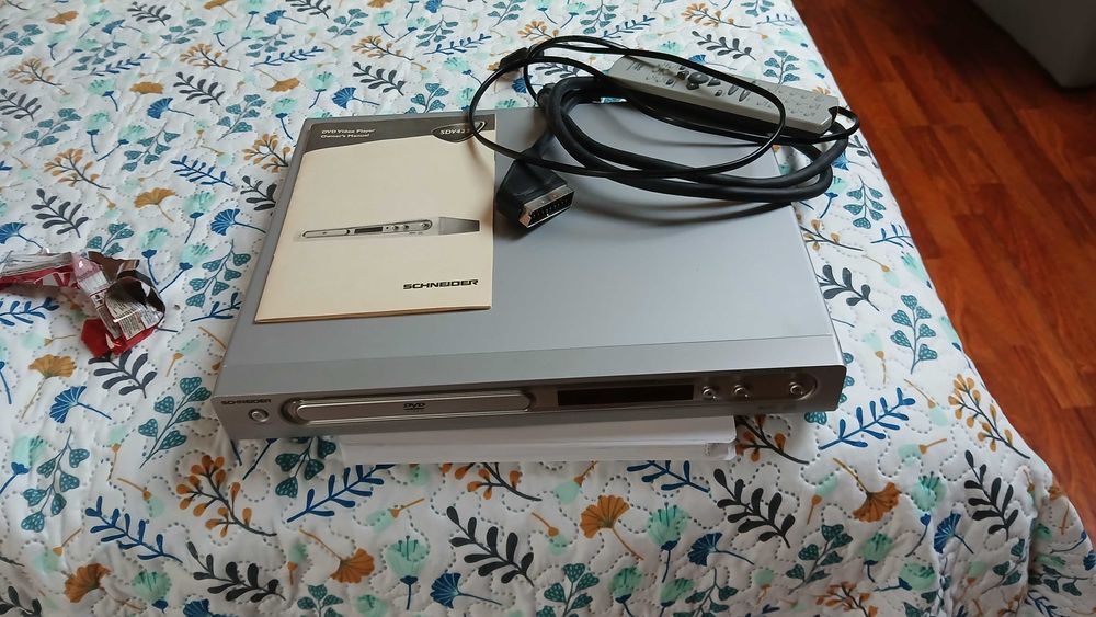 lecteur dvd schneider,avec plus de 80dvd 45 Loury (45)