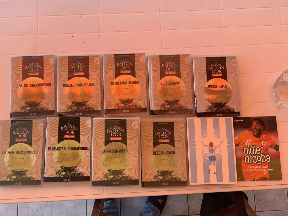 12 DVD La Legende du Ballon d'or et 10 gazettes 30 Antibes (06)