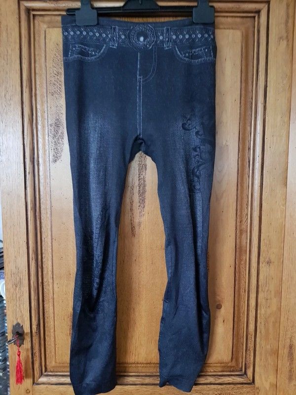 Leggings noir imprim� jean tres bon etat mesure taille a pla 6 Viriat (01)