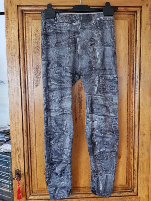 Leggings noir imprim� poches de jean tres bon etat mesure ta 6 Viriat (01)
