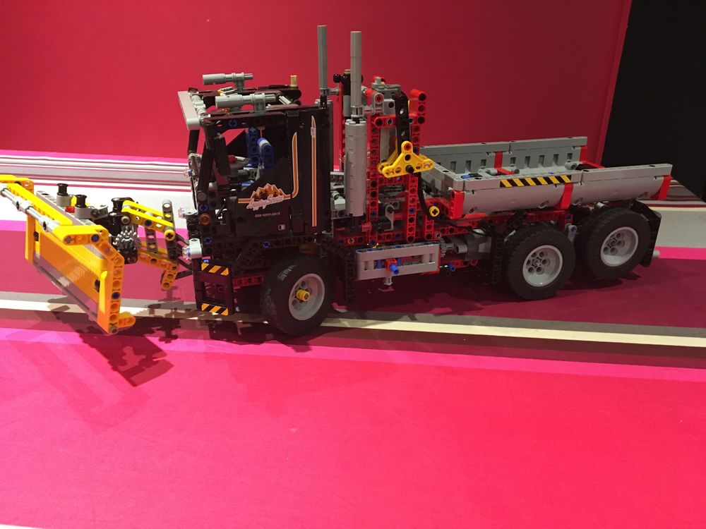camion forestier lego