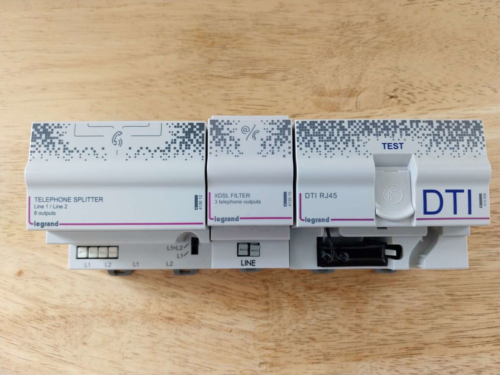 LEGRAND DTI modulaire RJ45 + filtre XDSL + splitter 12 Lons (64)