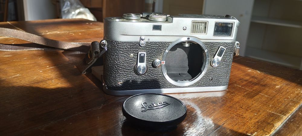 LEICA M4 , 3 Ojectifs, TBE 
4600 Varengeville-sur-Mer (76)