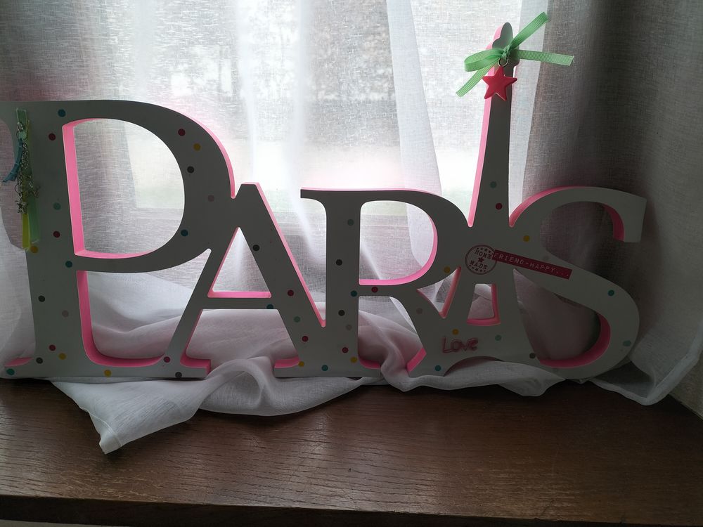 lettre   PARIS   en bois . D�coration murale. 4 Meaux (77)