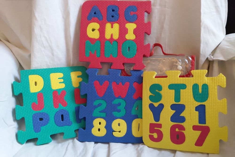 Lettres et chiffres � emboiter en mousse 4 Malesherbes (45)