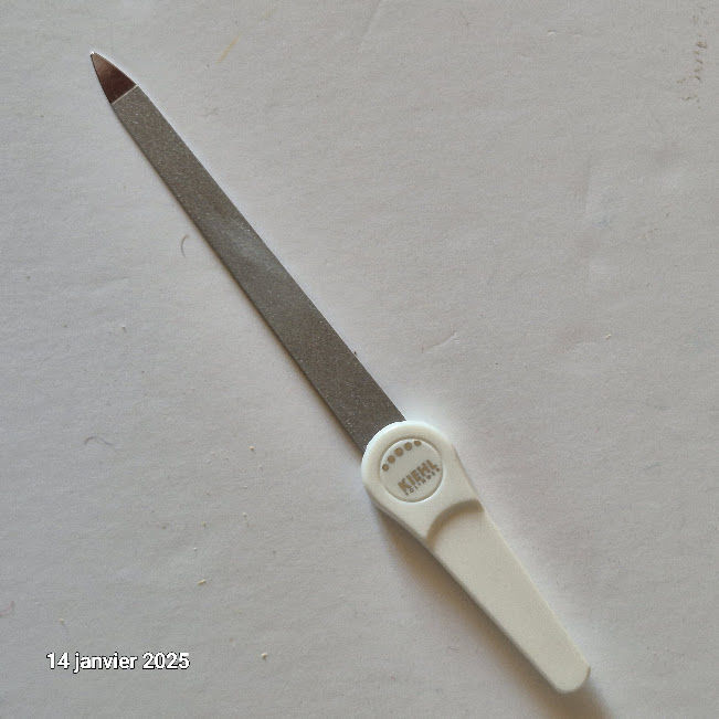 Une lime pour fa�onner parfaitement vos ongles. qui durent 3 Saumur (49)