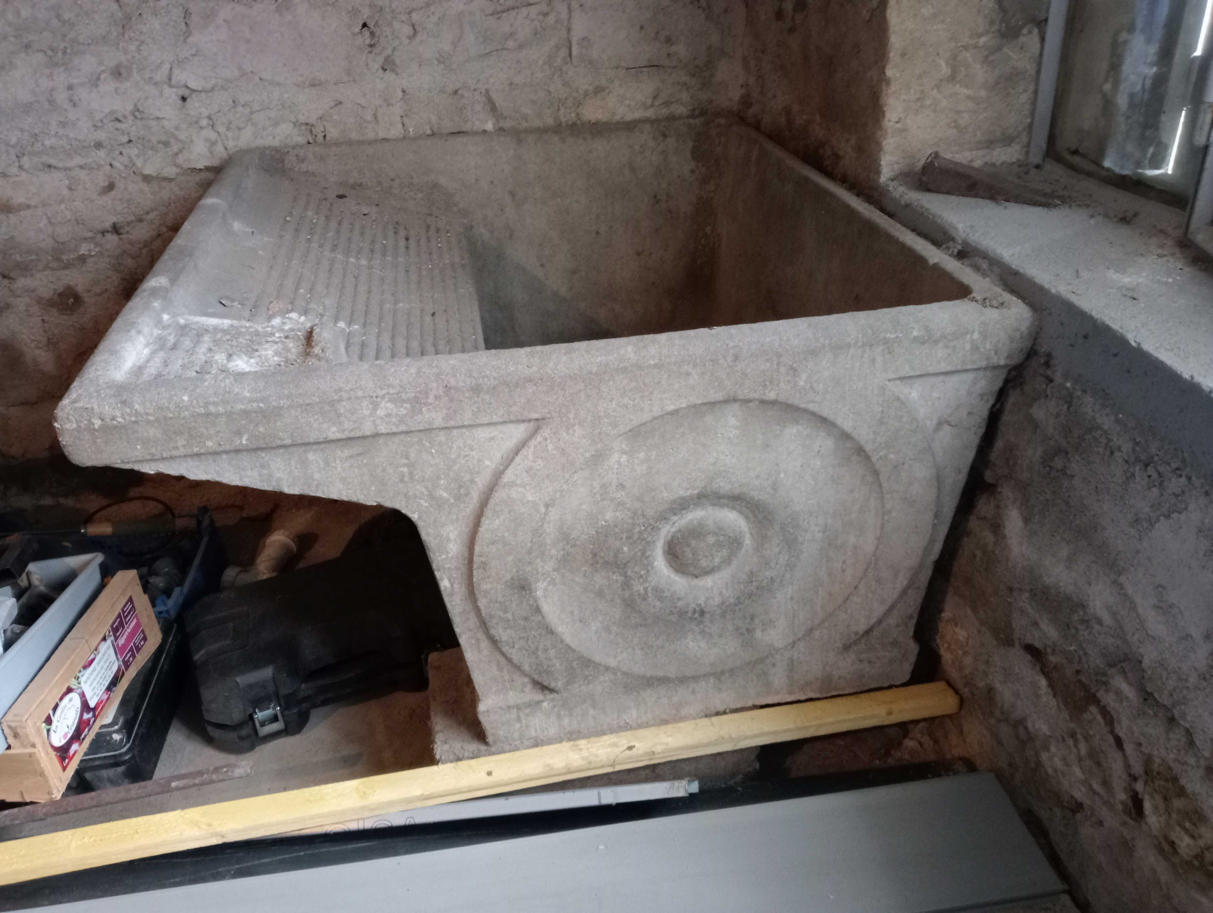 bac �  linge ancien 0 Brive-la-Gaillarde (19)