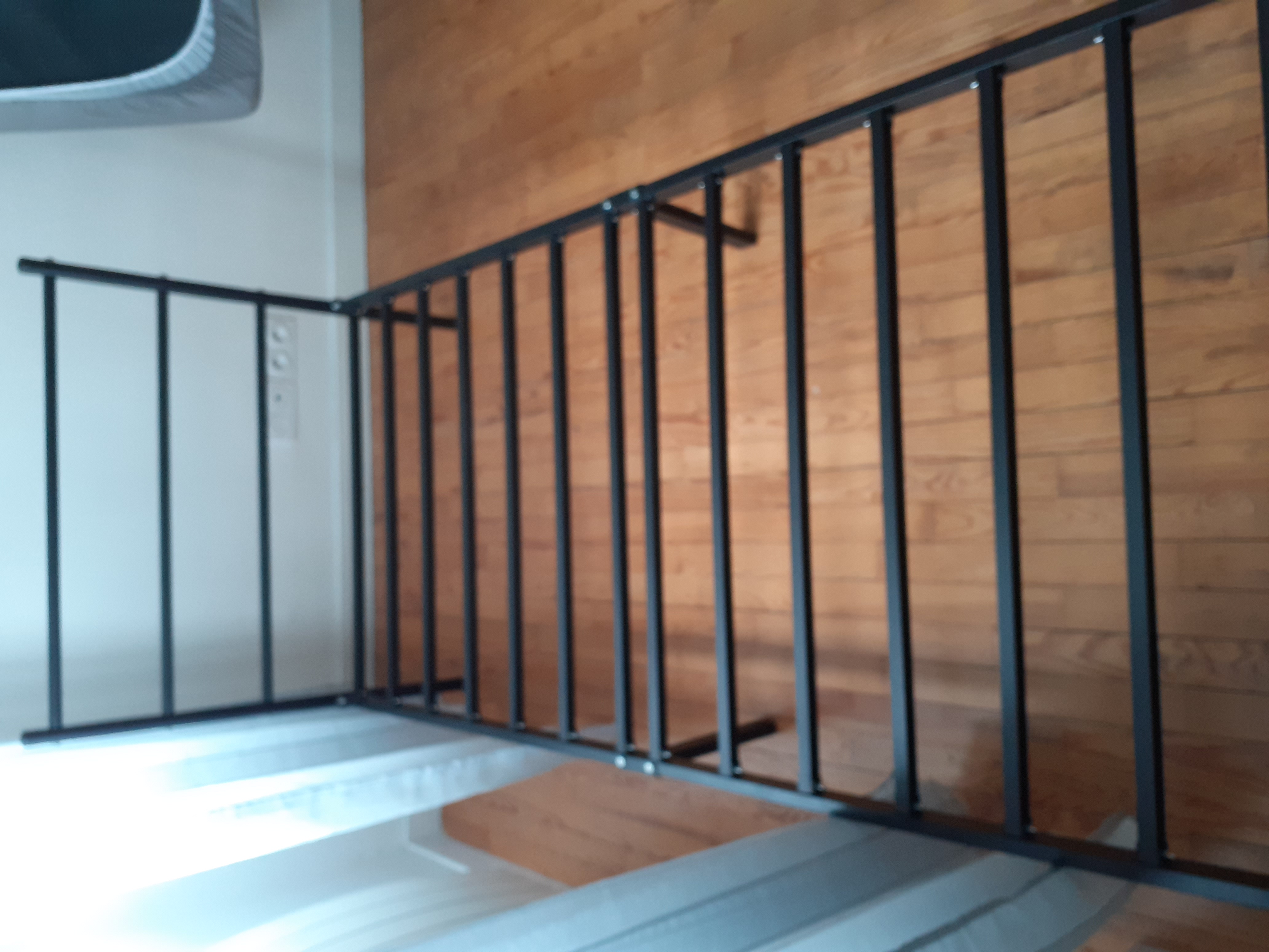 lits avec sommier int�gr� plus matelas 160 Ploudalm�zeau (29)