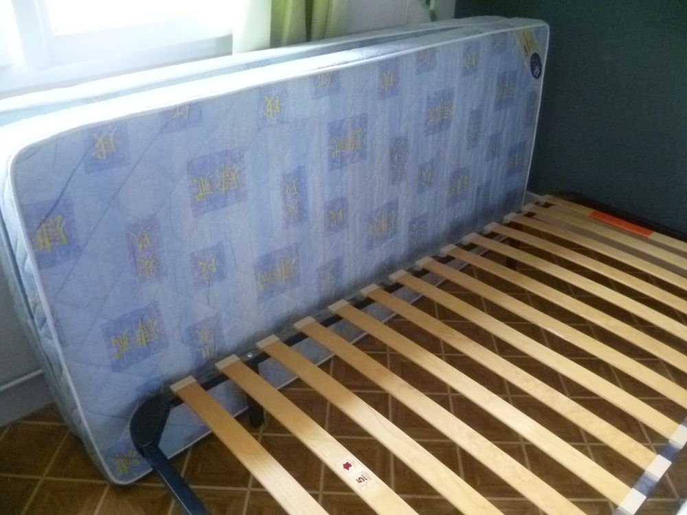 lits en bon etat avec matelas 0 N�ris-les-Bains (03)