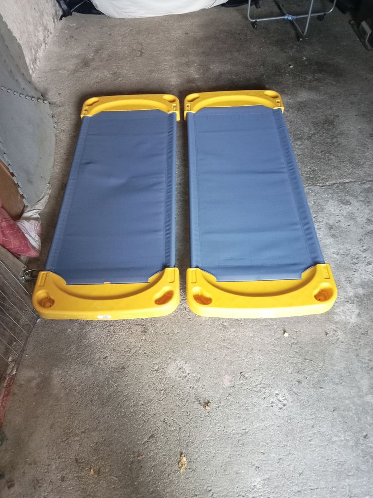 2 lits de sieste pour enfants 50 Mon�teau (89)