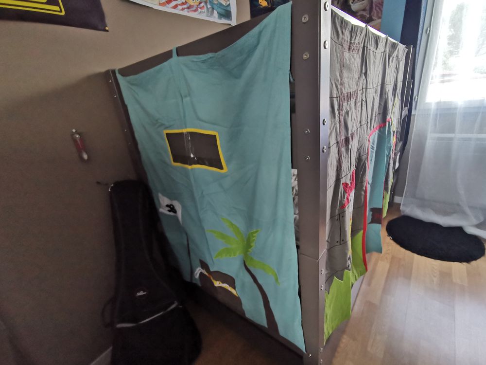 Lits superpos�s avec tiroir matelas chevet TBE 3 couchages 550 Tournefeuille (31)