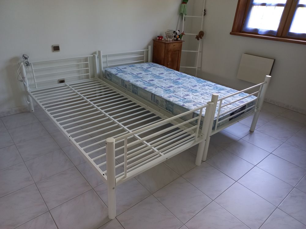 lits superpos�s blancs m�talliques. 100 Larra (31)