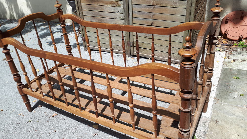 LITT B�B� ANCIEN EN NOYER  L140 x l 60 100 La Teste-de-Buch (33)