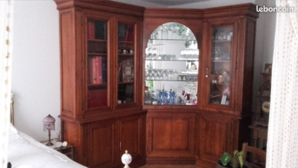 Living d'angle en merisier avec vitrine centrale 300 Gif-sur-Yvette (91)