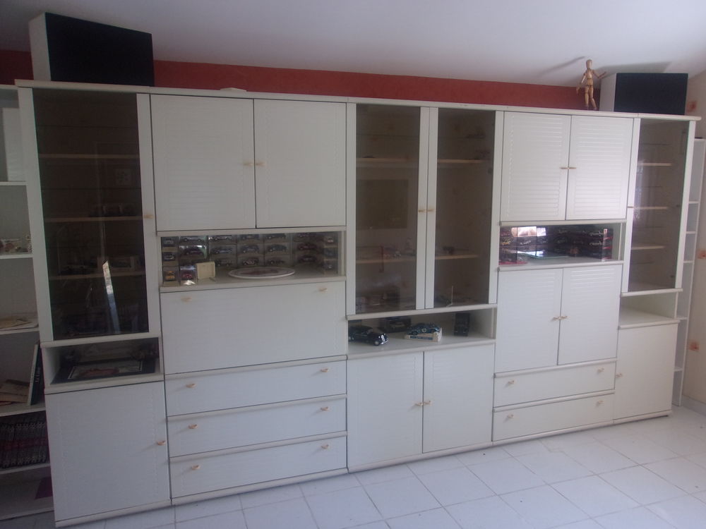 living blanc avec vitrines 80 Ch�cy (45)