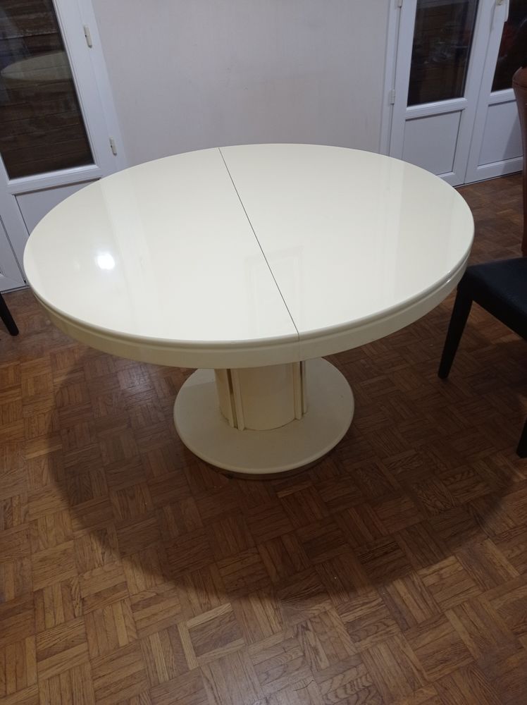 living laqu� ivoire et table ronde 0 Thouron (87)