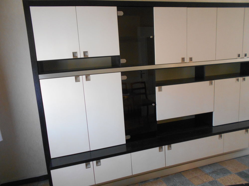 Living moderne Laqu� blanc et noir 200 Perpignan (66)