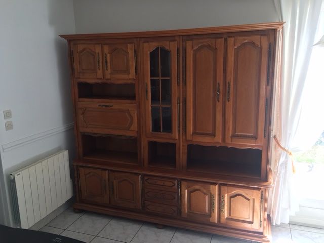 Living tr�s bon �tat. Don ( gratuit ) 0 Ecquevilly (78)