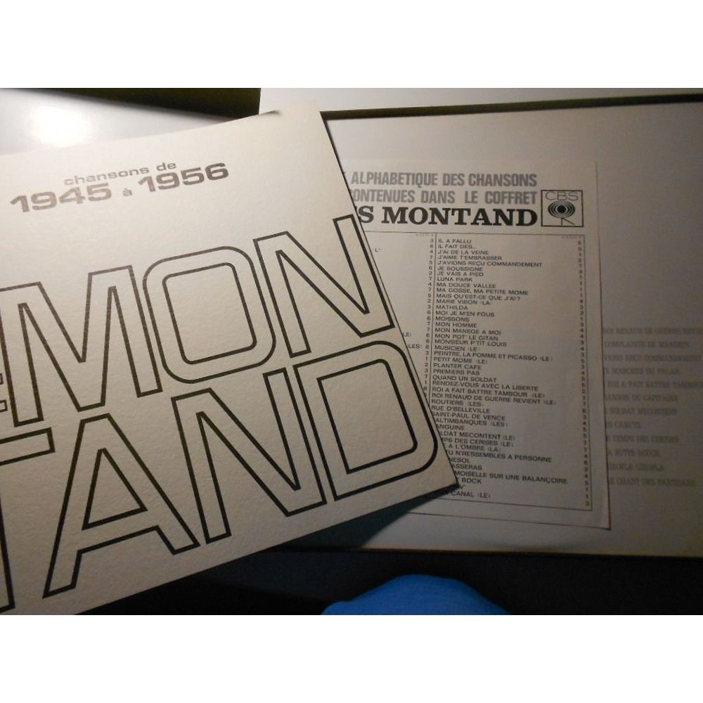 Livre ancien ( YVES MONTAND) 15 Saint-Florent-sur-Cher (18)