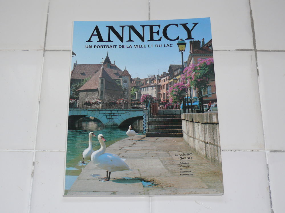 Livre :  Annecy  5 Saintes (17)
