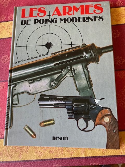 Livre sur les armes 10 Le Pecq (78)