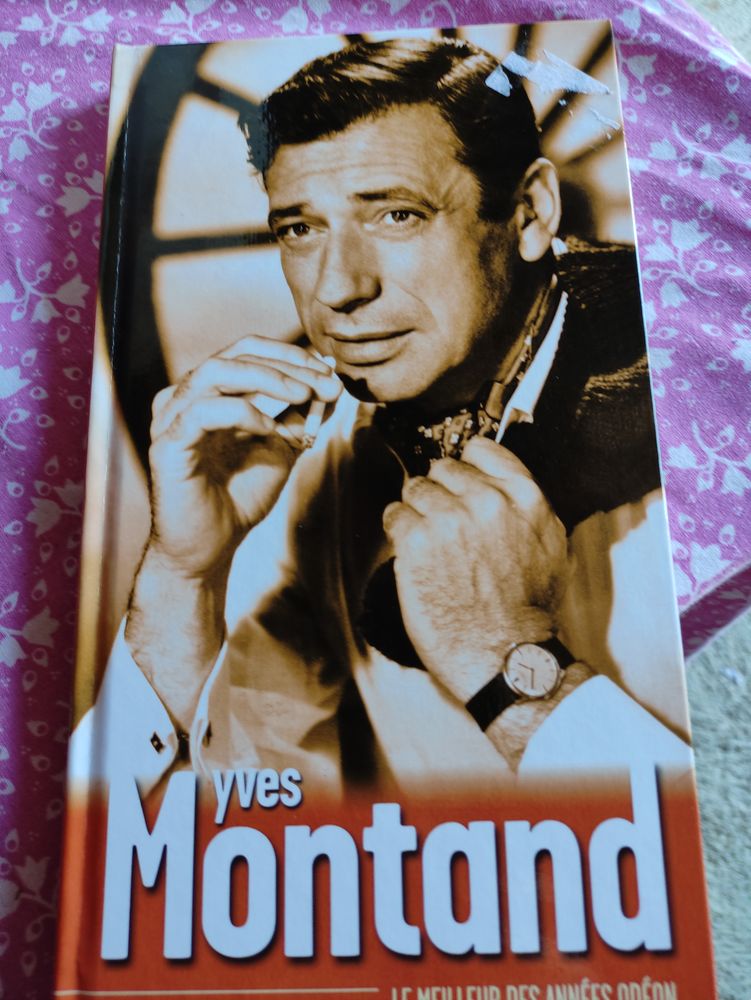 Livre avec 3Cd Montand les ann�es Od�on 8 Neublans-Abergement (39)