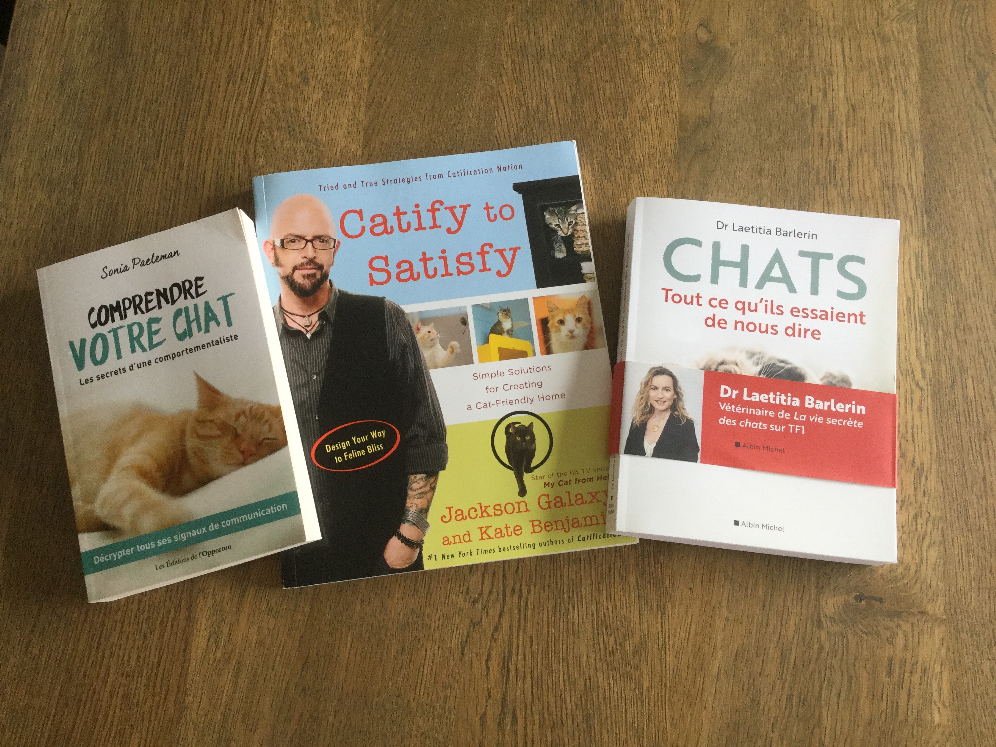 LIVRE  SUR CHAT 10 Saint-Etienne (42)