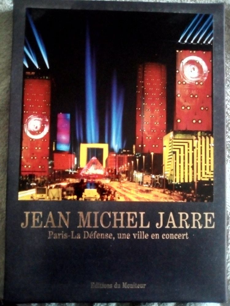 Livre collection Jean Michel Jarre 30 Plérin (22)