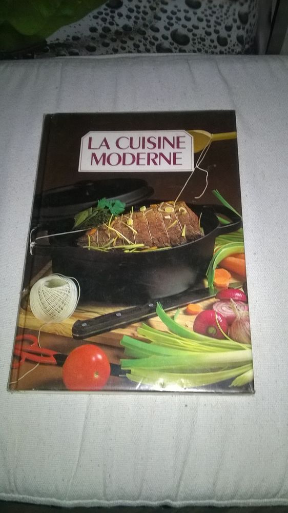 Livre La cuisine moderne
Fran�oise Bernard
1983
Excellent 5 Talange (57)