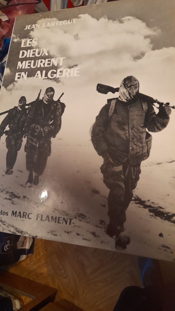 Livre les dieux meurent en Algérie  30 Marcigny (71)