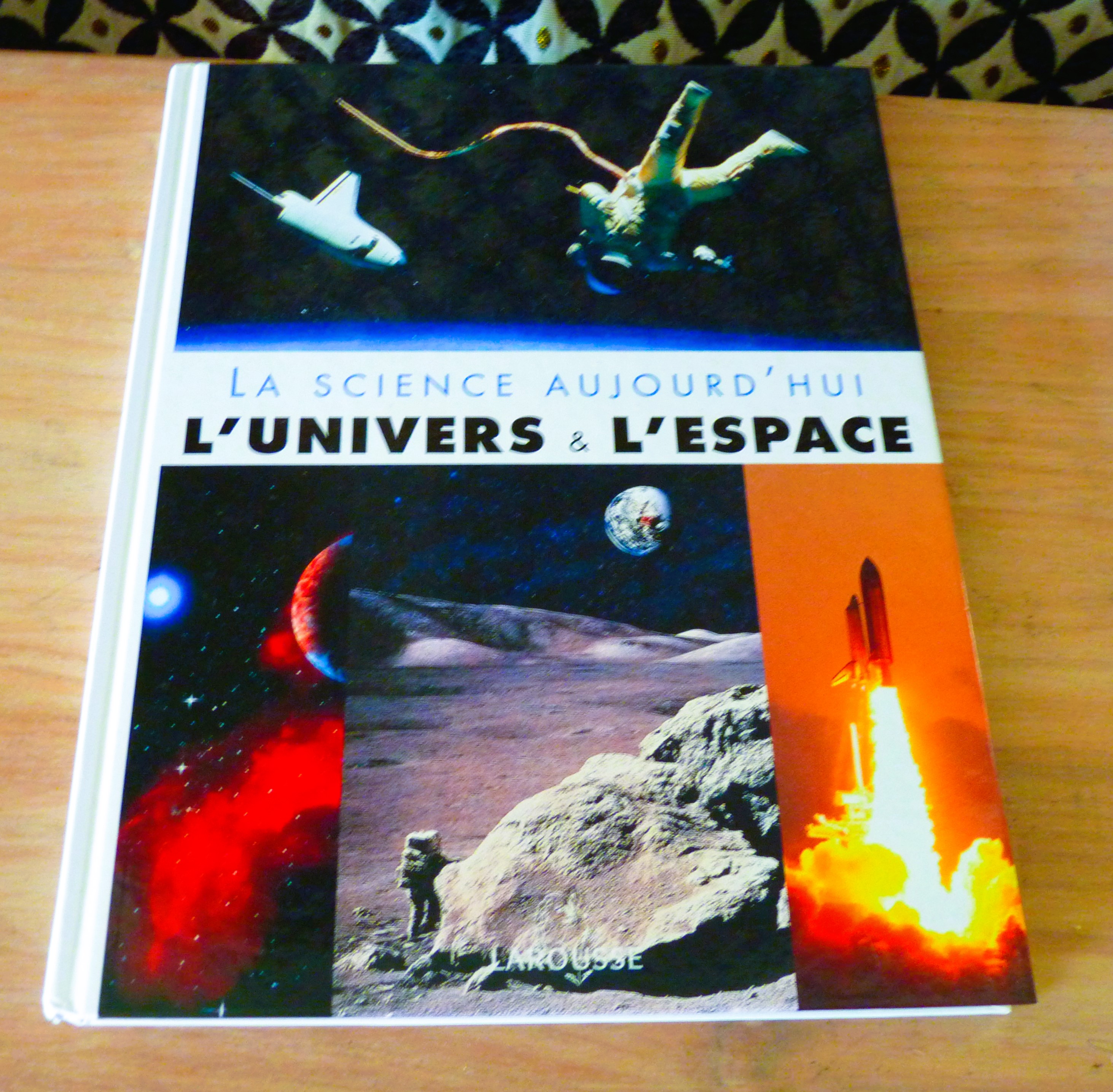 livre encyclopedie l'univers et l'espace TBE larousse 10 Brienne-le-Château (10)