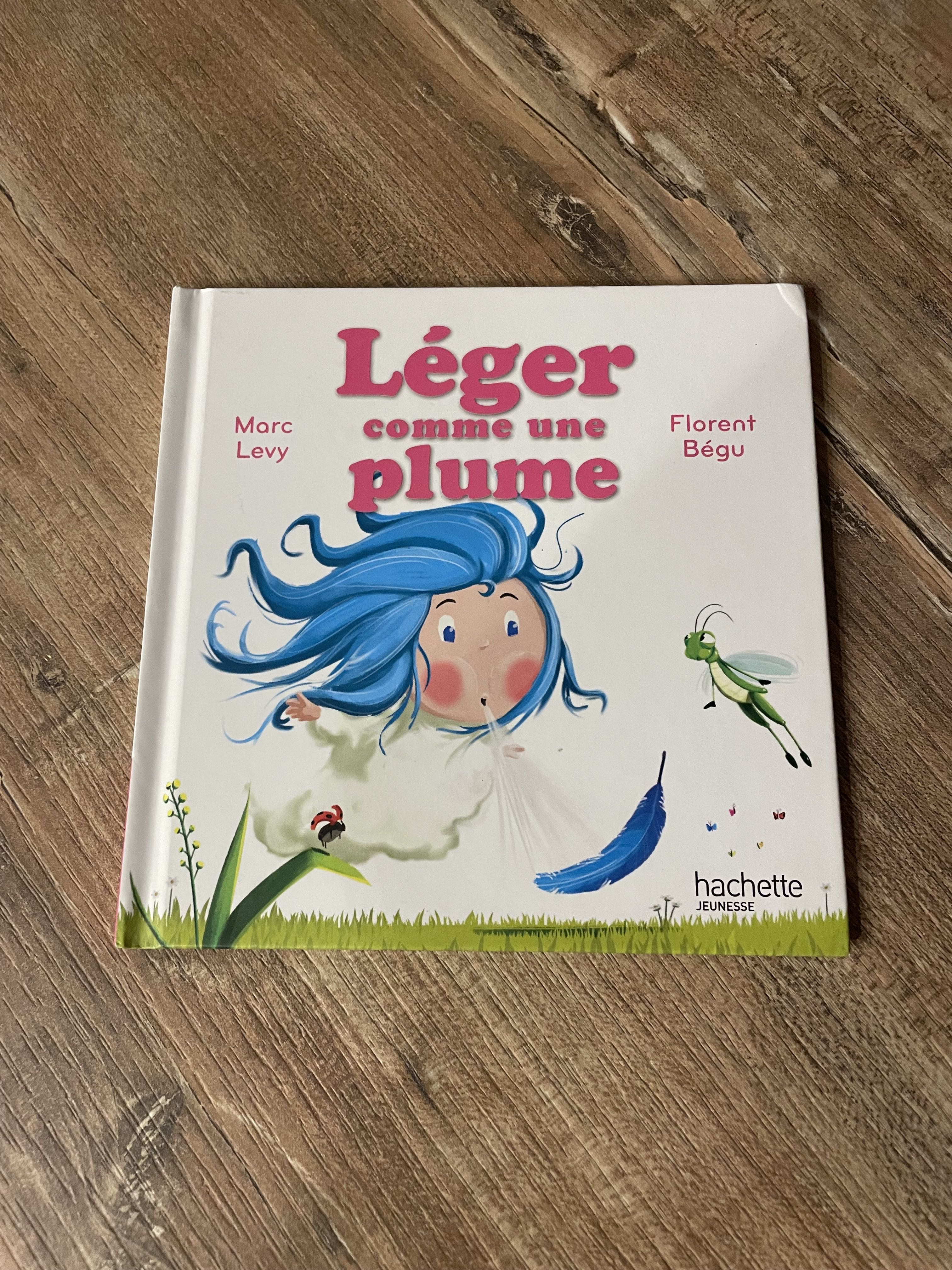 Livre enfant  Hachette jeunesse \'\'  L�ger comme une plume  \'\' 2 Saleilles (66)