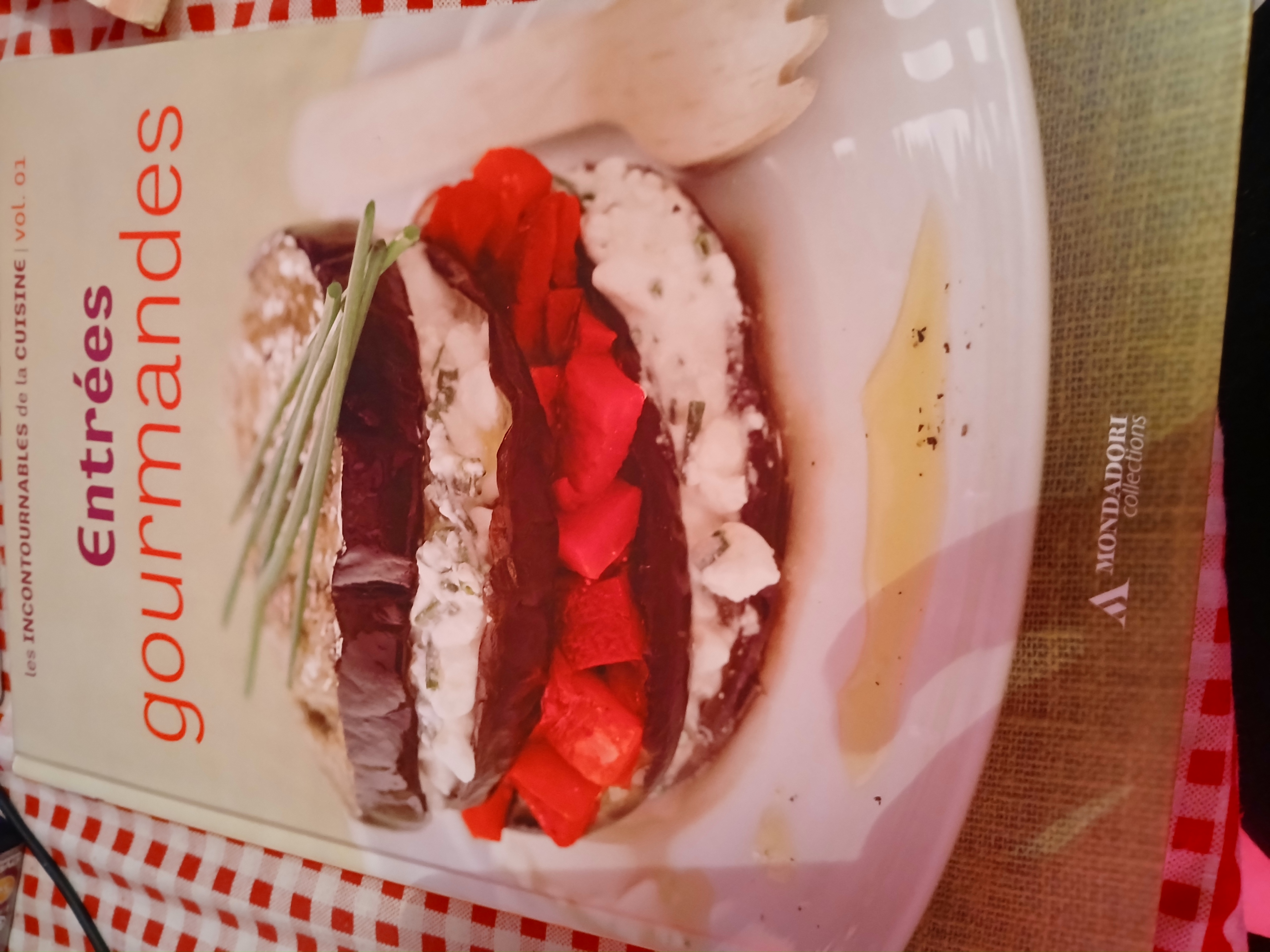 LIVRE ENTREES GOURMANDES
LES INCONTOURNABLES DE LA CUISINE
3 Triel-sur-Seine (78)