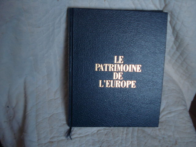 livre  sur l europe 10 Saint-Aubin-le-Cloud (79)