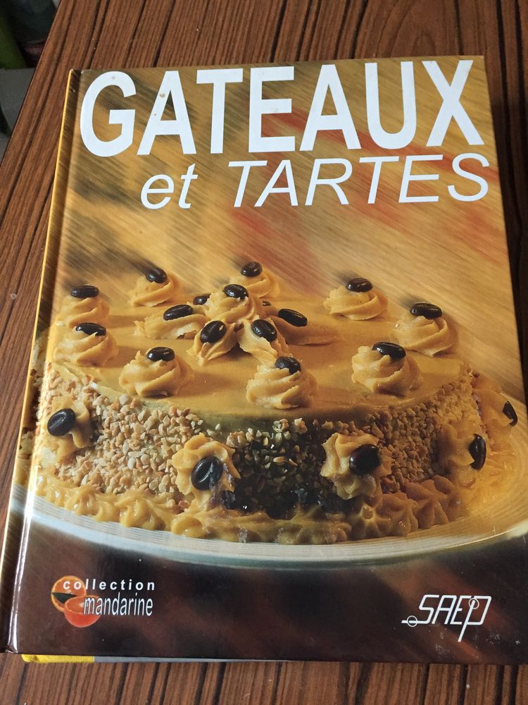 LIVRE GATEAUX & TARTES +SALADES ED. SAEP 9 Saint-Genis-Laval (69)
