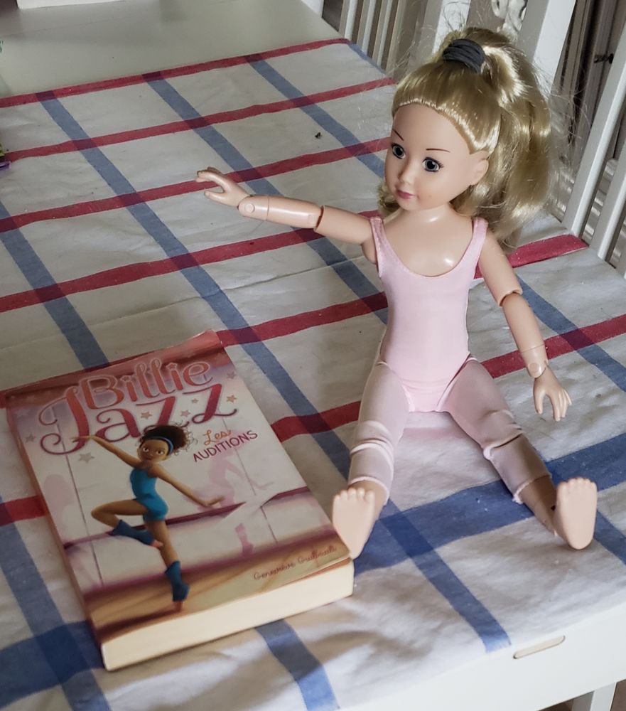 Livre illustre Billy jazz
Poup�e ballerine articul�e 8 Feins (35)