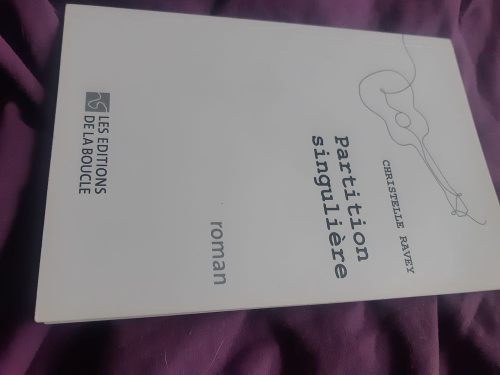 LIVRE Partition singuli�re de Christelle ravey 
4 Montb�liard (25)