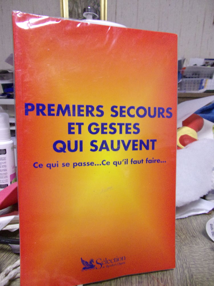 livre premier secours 2 Arras (62)