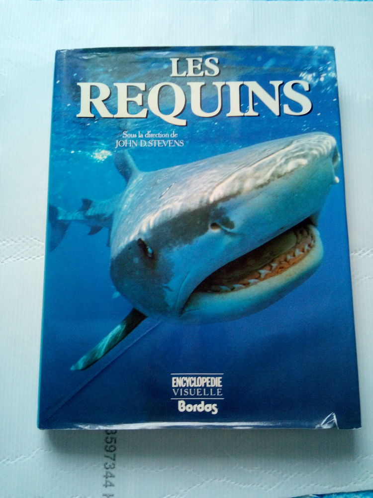 Livre Les Requins BORDAS 8 Ch�lette-sur-Loing (45)