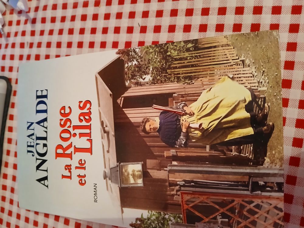 LIVRE LA ROSE ET LE LILAS 10 Triel-sur-Seine (78)