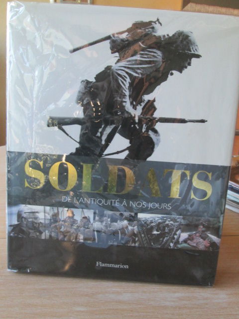 LIVRE LES Soldats et l'armements 10 Annecy-le-Vieux (74)