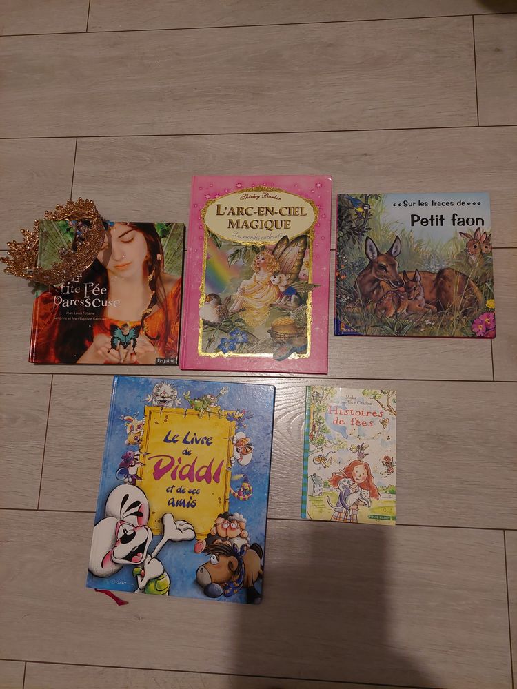 5 livres + 1 diad�me 6 Saint-Ouen-l'Aum�ne (95)