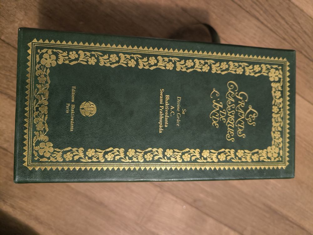3 Livres LES GRANDS CLASSIQUES DE L'INDE Sa Divine Gr�ce 38 Bellac (87)