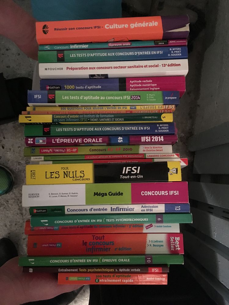 25 livres ifsi datant de 2014 � 2016. 30 Cagnes-sur-Mer (06)