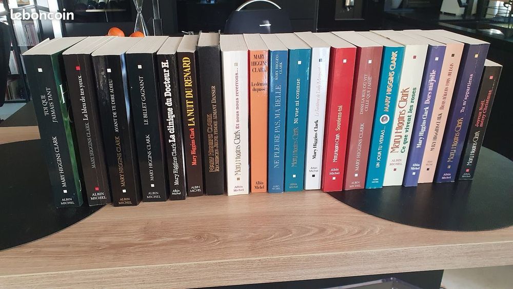 Lot de 20 livres de MARY HIGGINS CLARK 10 Saint-Georges-de-Didonne (17)