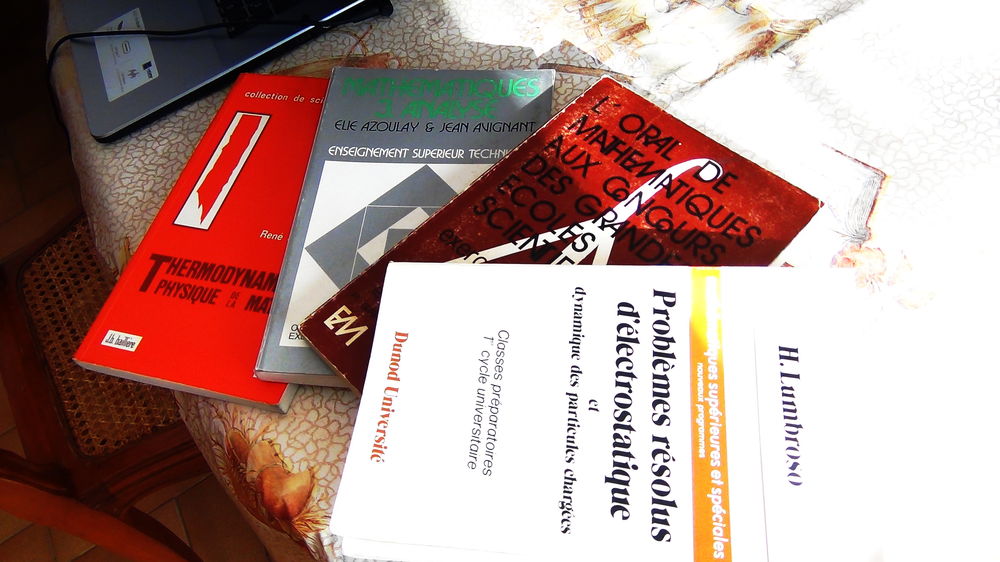 4 LIVRES POUR CLASSES PREPAS 12 Montgeron (91)