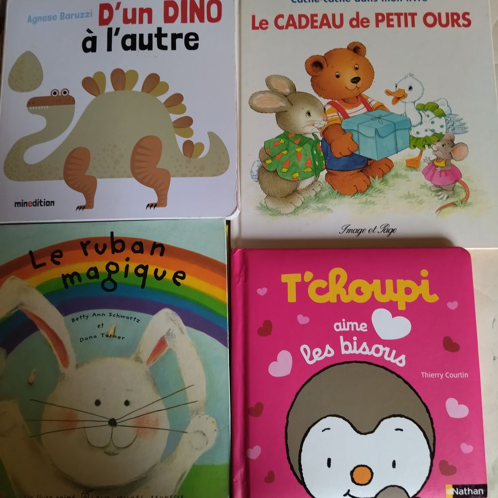 4 livres pour jeunes enfants  6 Noisy-le-Sec (93)