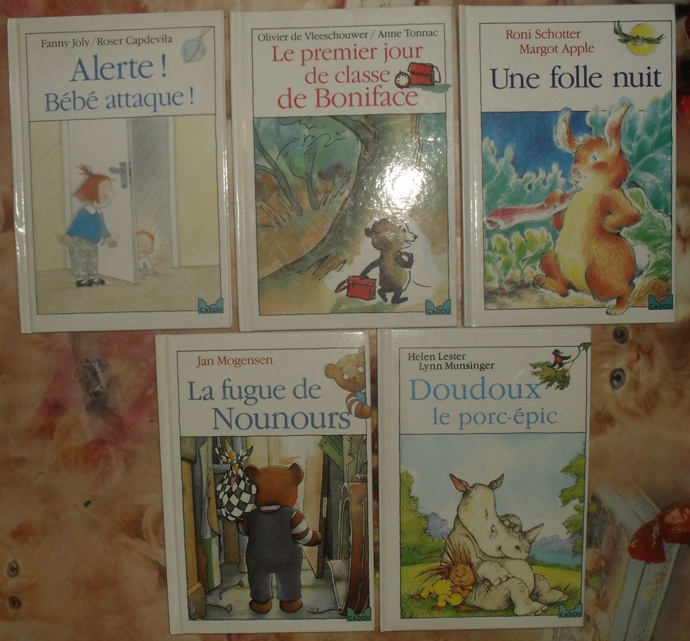Lot de 5 livres pour petits enfants.
Edition: CADOU
NEUFS. 15 Montreuil (93)