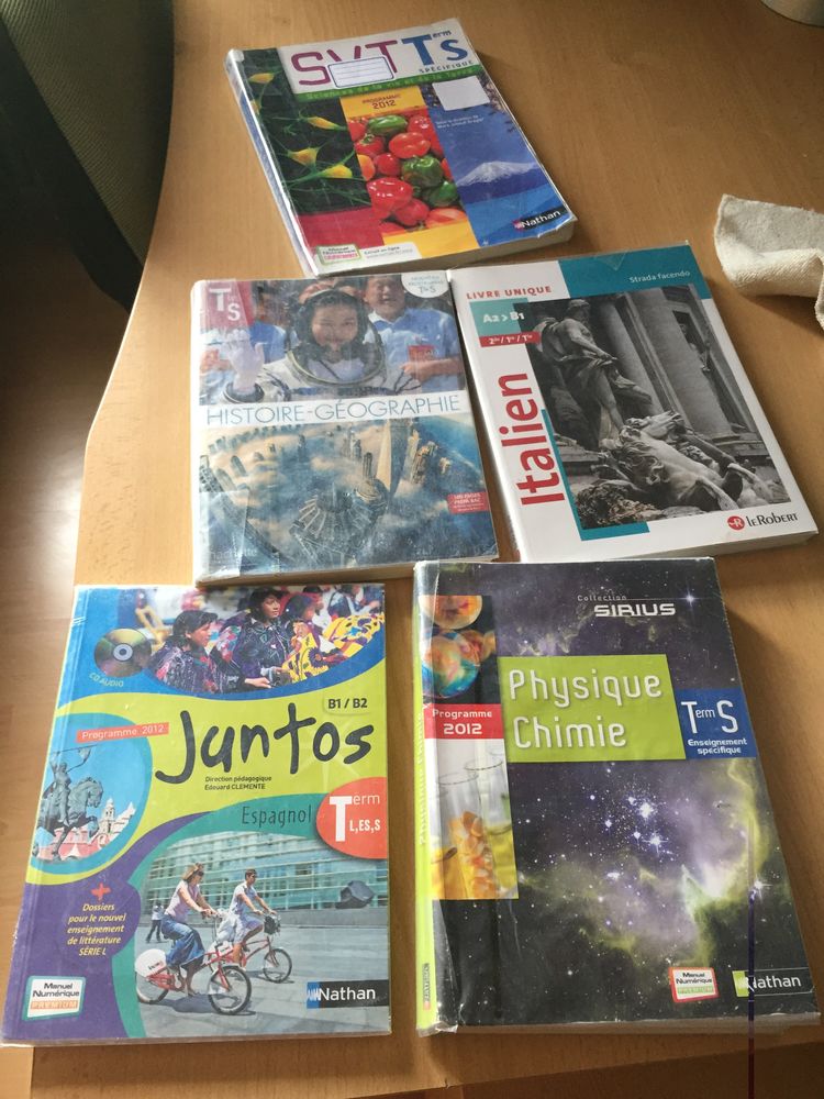 LOT DE LIVRES TERMINALE S
45 Contrex�ville (88)